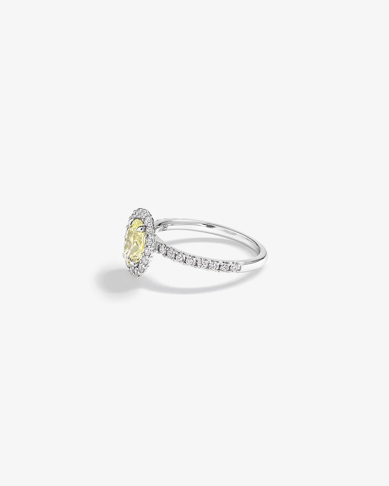 Bague de fiançailles halo en diamant jaune taillé ovale de 1,54 carat TW, en or blanc 14 kt