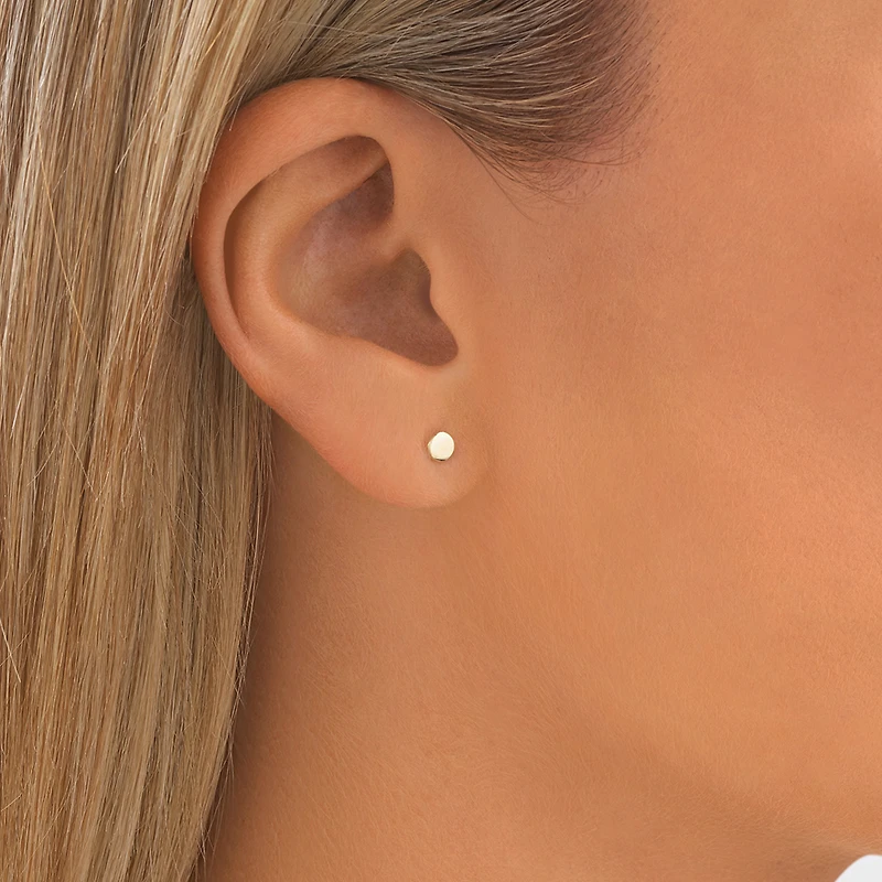 Boutons d'oreilles en forme de cercle or jaune 10 K 4 mm