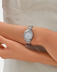 Montre en acier inoxydable à nacre et à diamants totalisant 0,28 ct pour femme