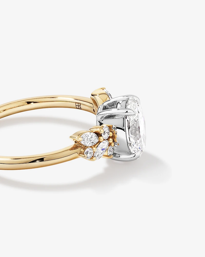 Bague de fiançailles avec diamants laboratoire taille ovale TW 1,40 carats et pierre latérale ronde en or jaune blanc 14