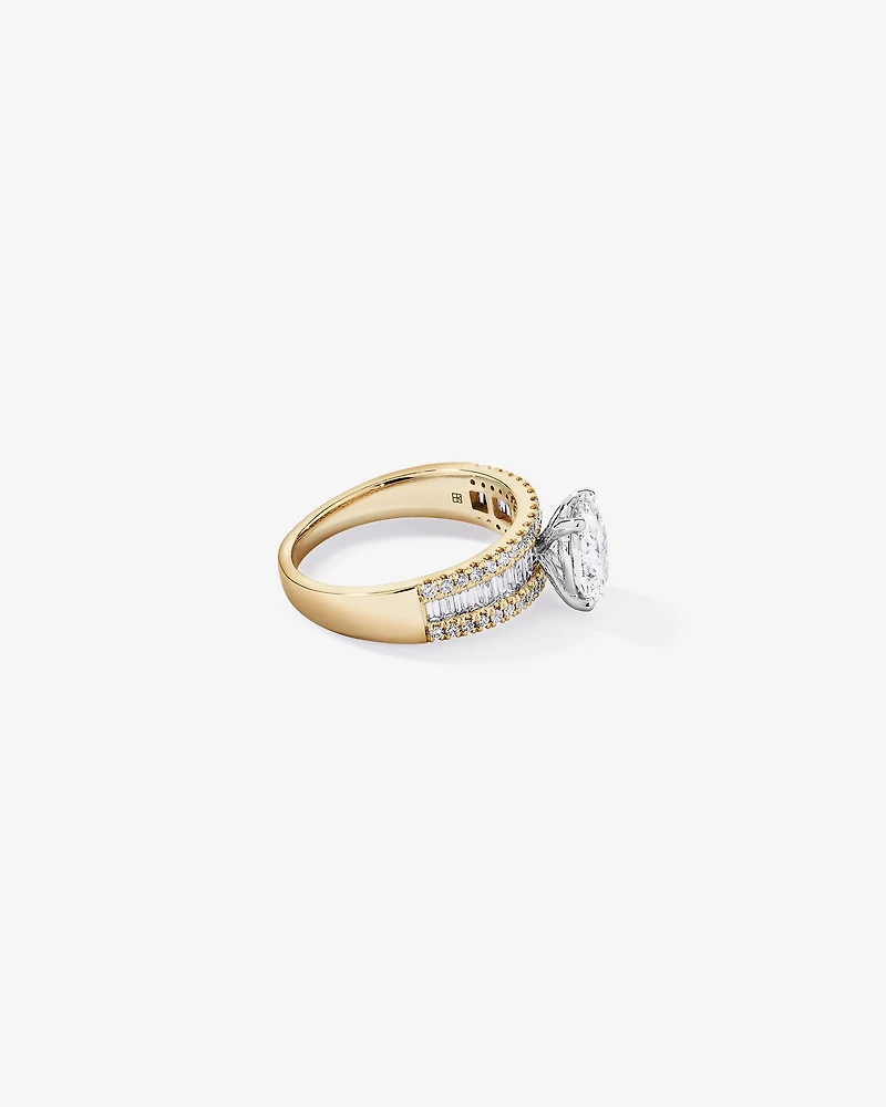 Bague en diamant latérale ovale TW de 2,21 carats et baguette cultivée laboratoire or blanc 14