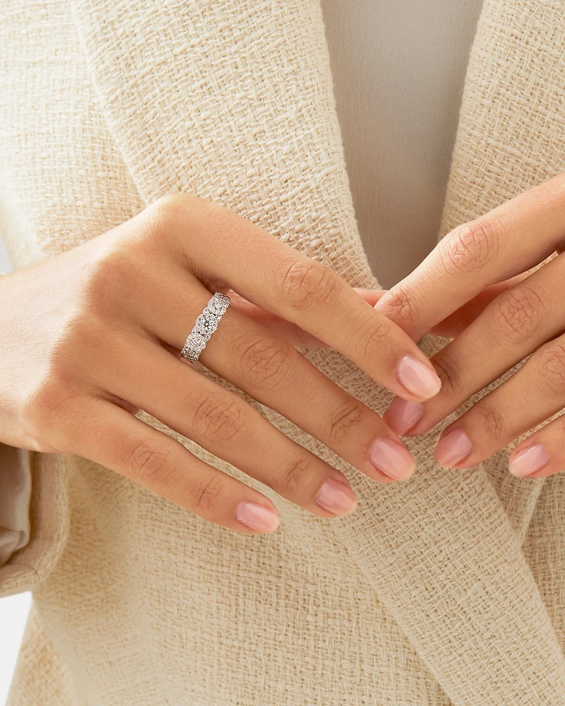 Bague à bulles en or blanc 10 K avec diamants totalisant 1 ct