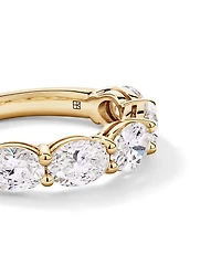 Alliance en or jaune 14 carats sertie d'un diamant ovale de synthèse 3,00