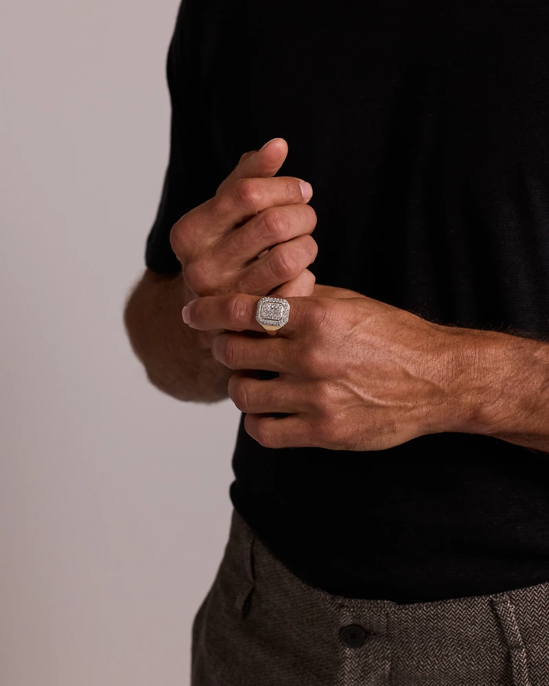 Carat TW of Cluster Diamonds in 10kt Yellow Gold