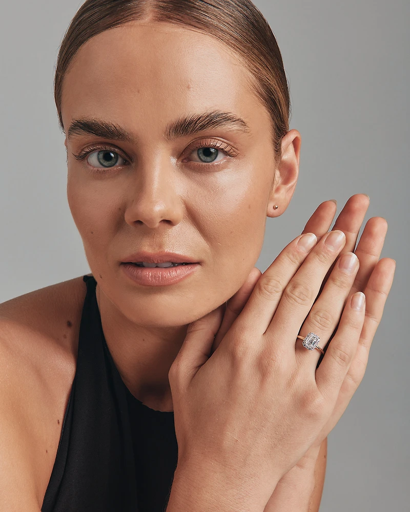 Bague de fiançailles TW Diamond Halo Émeraude taillée en laboratoire 1,46 carat or jaune et blanc 14 carats