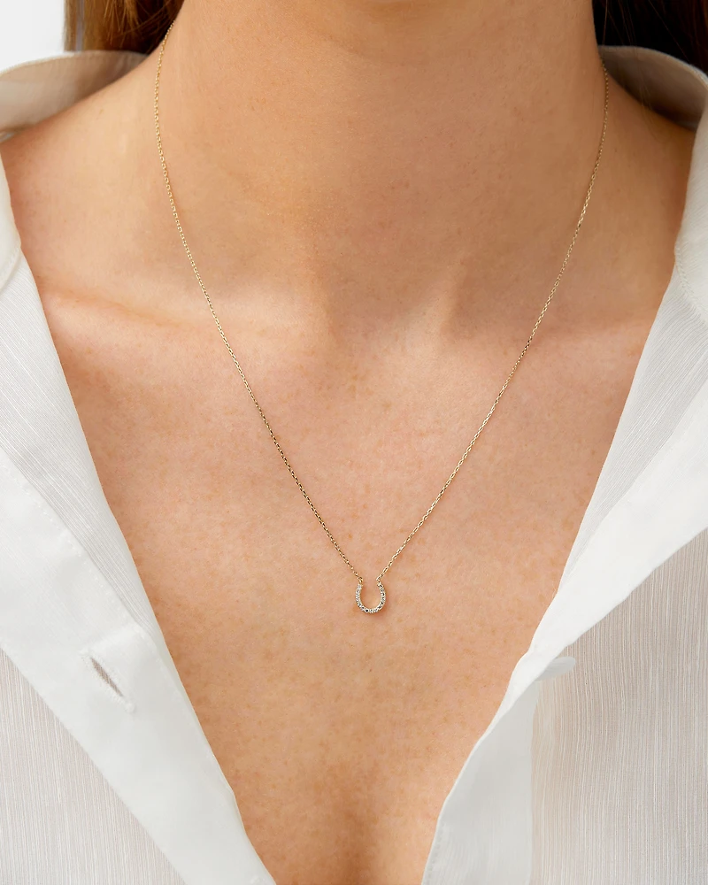 Collier à pendentif fer à cheval en or jaune 10 K avec diamants totalisant 0,10 ct