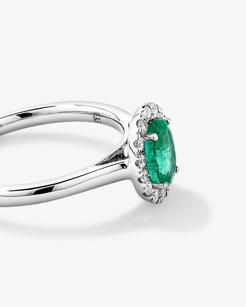 Bague ovale TW de 0,25 carat en émeraude et diamant en platine recyclé