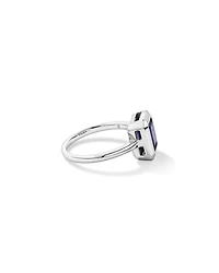 Bague en or blanc 10 carats sertie d'un saphir synthétique taille émeraude