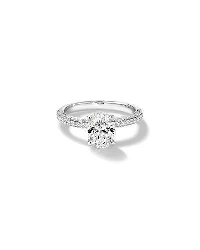 Bague De Fiançailles Solitaire En Diamant Laboratoire Taille Ovale 1,95 Carat Poids Total Avec Accent Latéral Or Blanc 14 Carats
