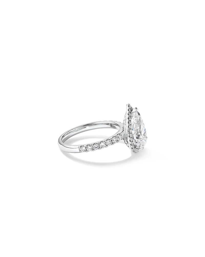 Bague de fiançailles en or blanc 18 carats avec halo diamants taille poire 3,60