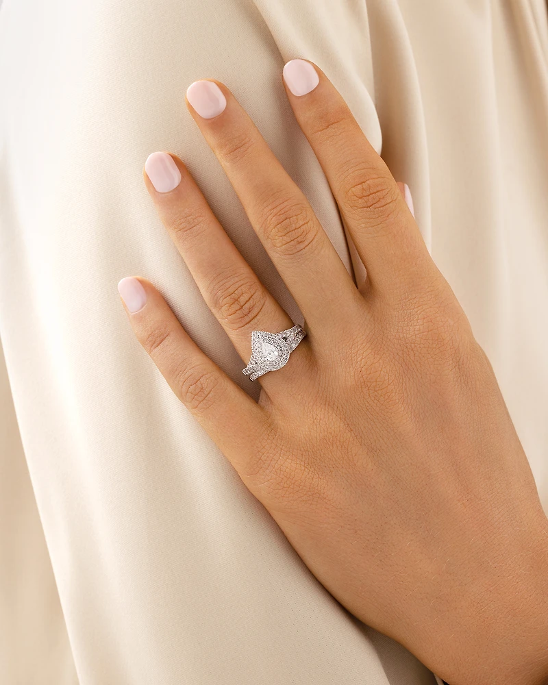 Ensemble nuptial en or blanc 14 K avec diamants totalisant 1 ct