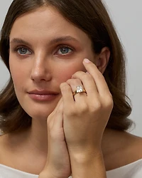 Bague solitaire en or jaune 14 carats sertie d'un diamant de laboratoire taille coussin allongé 2,00