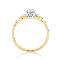 Bague à halo ovale en or blanc et jaune 14 K à diamants dispersés totalisant 0,63 ct