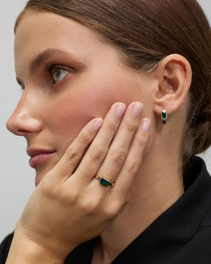 Création d’une bague en lunette émeraude or 10 carats