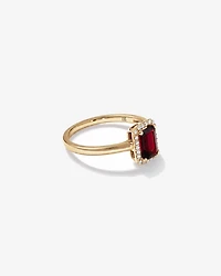 Bague halo Grenat taille émeraude avec diamants en or jaune 10 ct