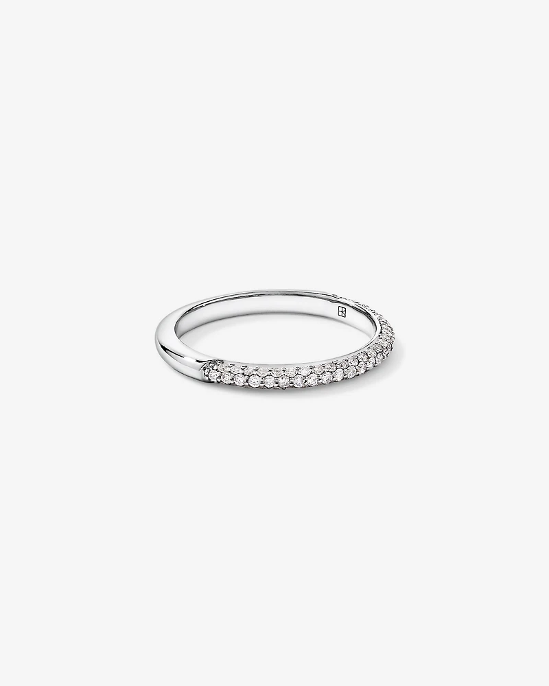 Alliance en or blanc 14 carats sertie de diamants taille brillant ronds pavé (poids total 0,40 carat)