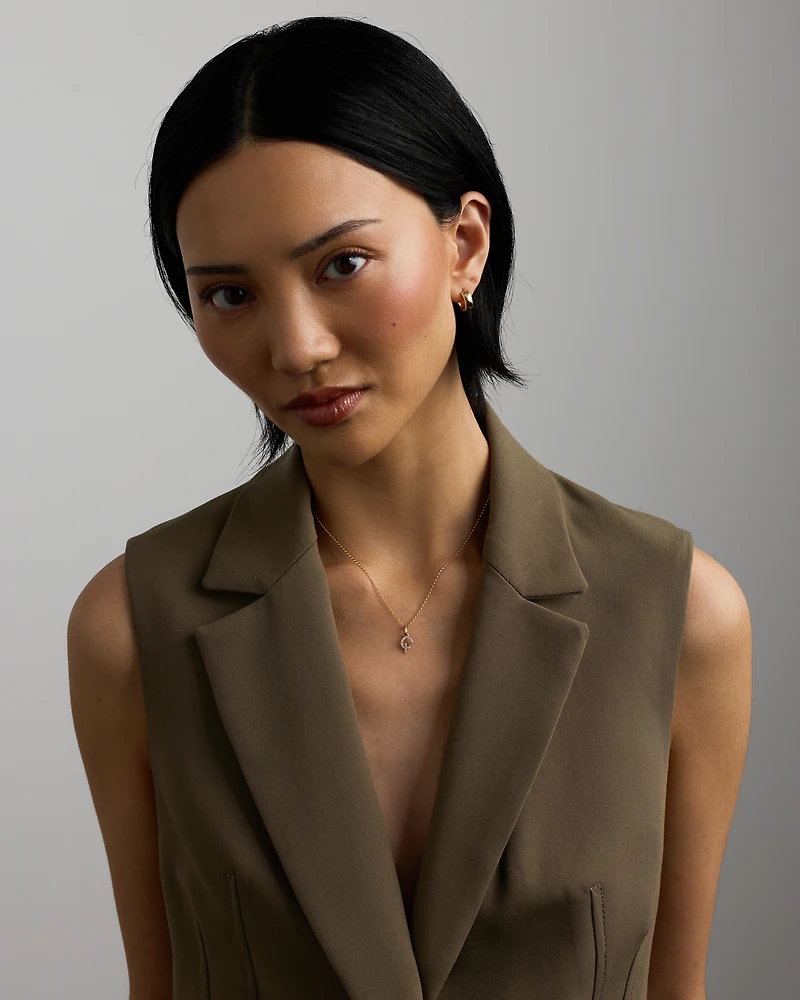 Pendentif à l’initiale de la lettre Q en diamant en or jaune 10 carats