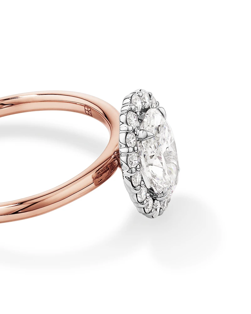 Bague de fiançailles en halo de diamants cultivés en laboratoire TW taille ovale de 1,46 carat en or rose et blanc 14 carats