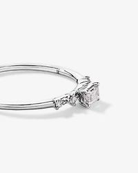 Bague de promesse en or blanc 10 carats avec diamants laboratoire (poids total 0,20 carat) taille émeraude et brillant ronde
