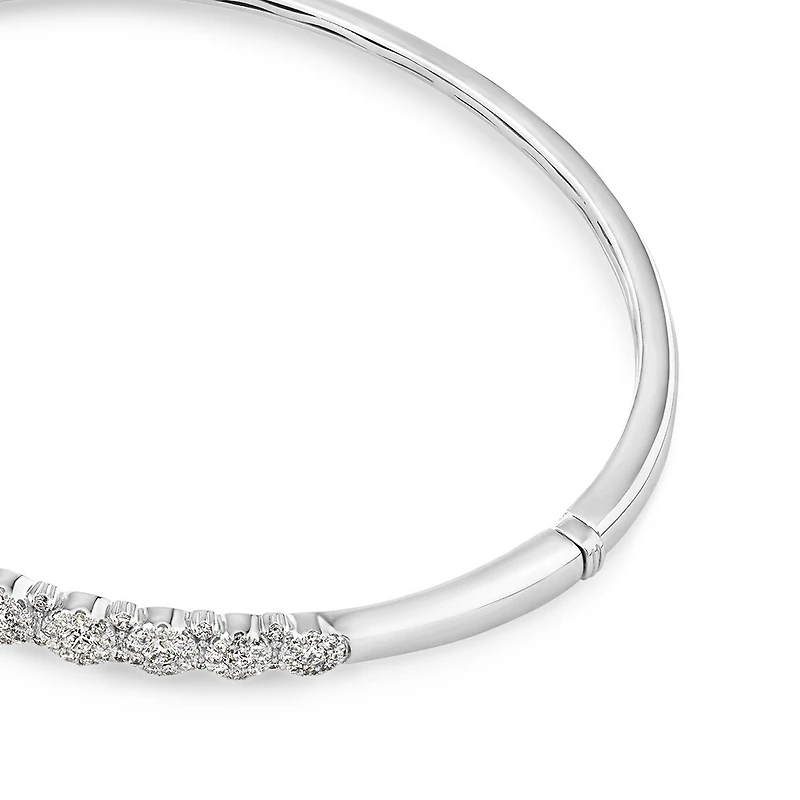 Bracelet jonc à bulles en or blanc 14 K avec diamants totalisant 1,50 ct