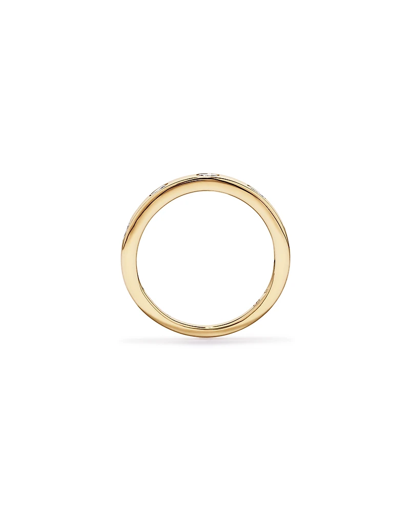 Alliance en or jaune 14 carats sertie d'un diamant ovale de synthèse 0,22 carat
