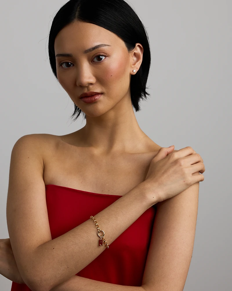 Pendentif Lucky Money en or jaune 10 ct avec émail rouge