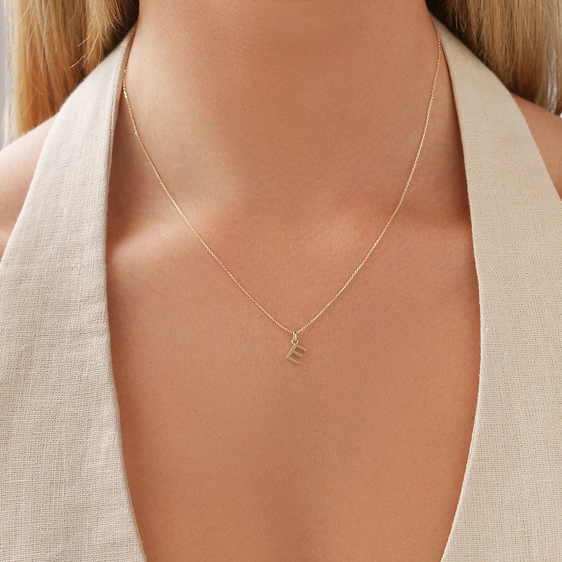 Chaîne à pendentif « E » en or jaune 10 K