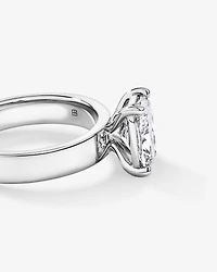 Bague solitaire en or blanc 14 carats sertie d'un diamant de laboratoire taille coussin allongé 2,00