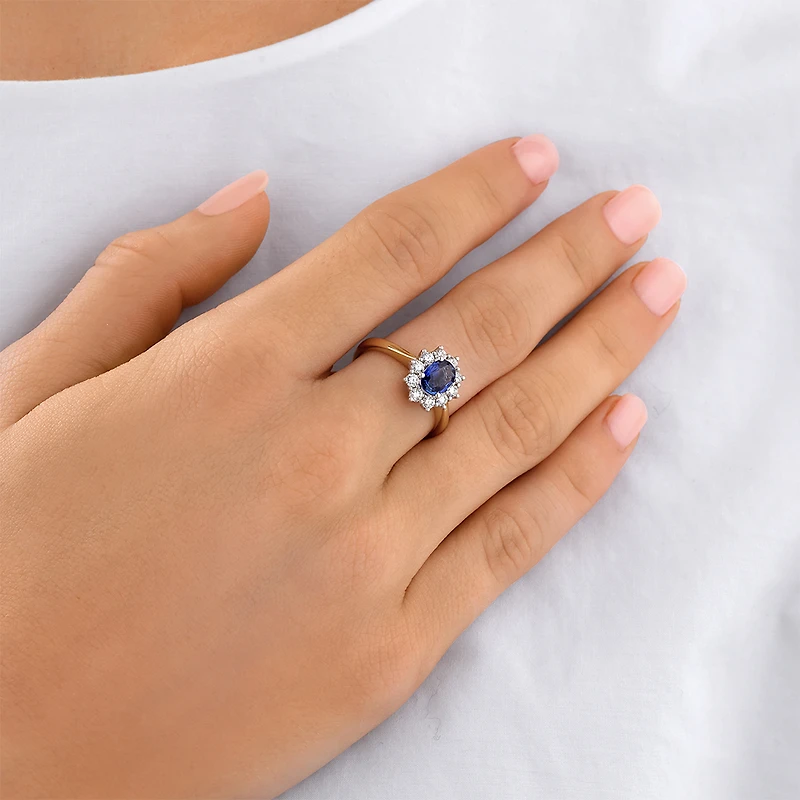 Bague en or jaune et blanc 14 K à saphir et à diamants totalisant 0,5 ct