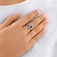 Bague en or jaune et blanc 14 K à saphir et à diamants totalisant 0,5 ct