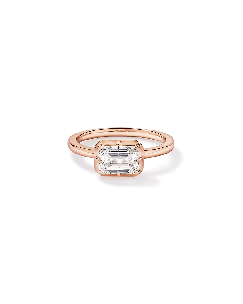 Bague solitaire en or rose 14 carats sertie d'un diamant de laboratoire taille émeraude 1,50 carat