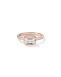 Bague solitaire en or rose 14 carats sertie d'un diamant de laboratoire taille émeraude 1,50 carat