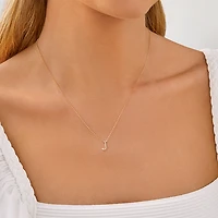 Collier à initiale « J » en or jaune 10 K avec diamants totalisant 0,10 ct