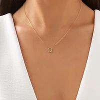 Collier à initiale « Q » en or jaune 10 K à diamants totalisant 0,10 ct