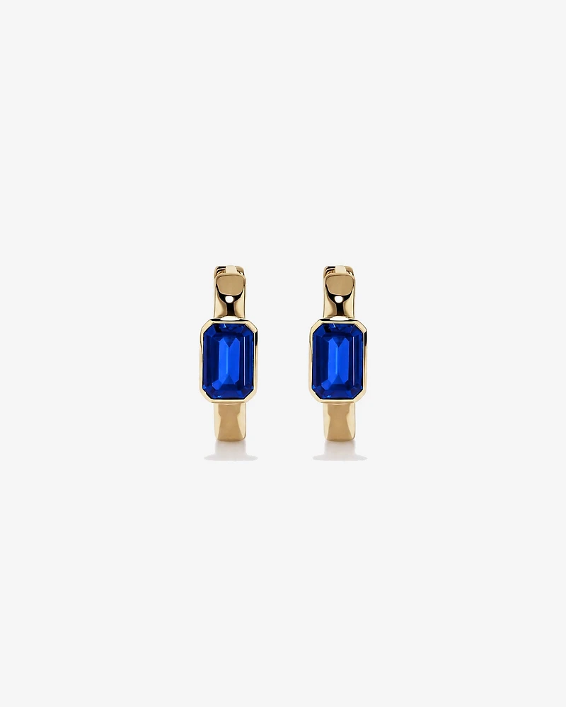 Boucles d'oreilles anneaux Saphir créé serties clos en or jaune 10 ct