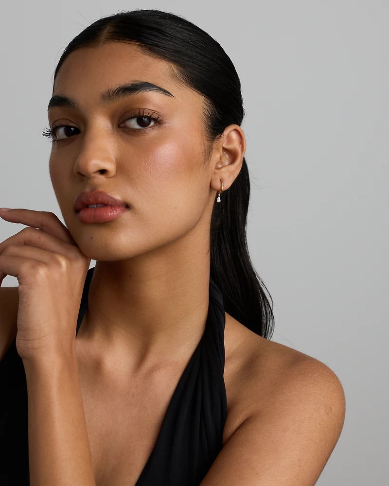 Boucles d'Oreilles Créoles Clous avec Breloque Poire en Zircon Cubique en Or Jaune 10 kt