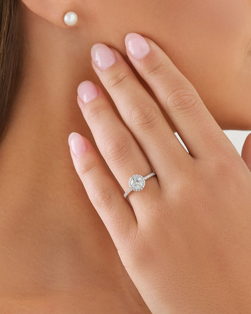 Bague de fiançailles en or blanc 18 K avec halo à diamants totalisant 1,36 ct Sir Michael Hill Designer