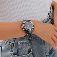 Montre chronographe en céramique noire et acier inoxydable rose avec diamants totalisant 0,50 ct.