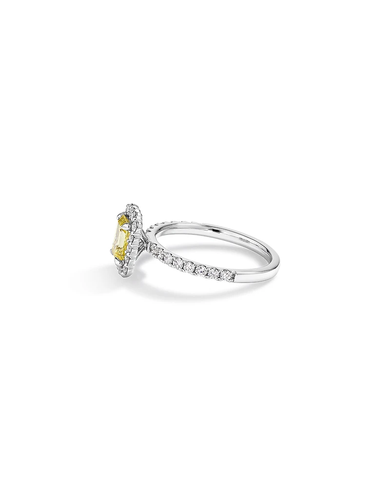 Bague de fiançailles halo en diamant jaune taillé émeraude de 1,58 carat TW, en or blanc 14 kt