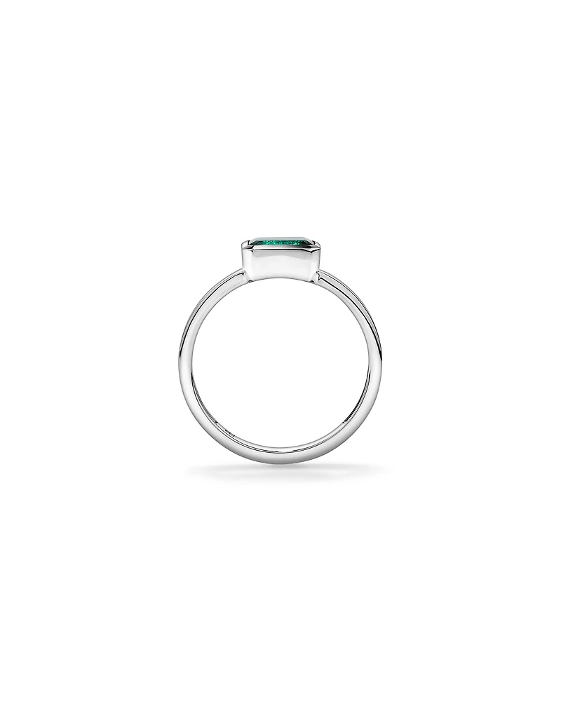Création d’une bague en lunette émeraude or blanc 10 carats