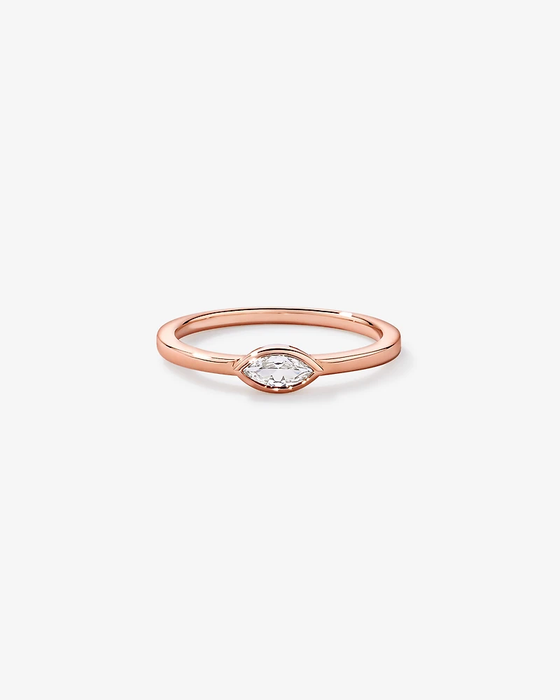 Anneau à lunette en saphir créé d’est ouest or rose 10 carats