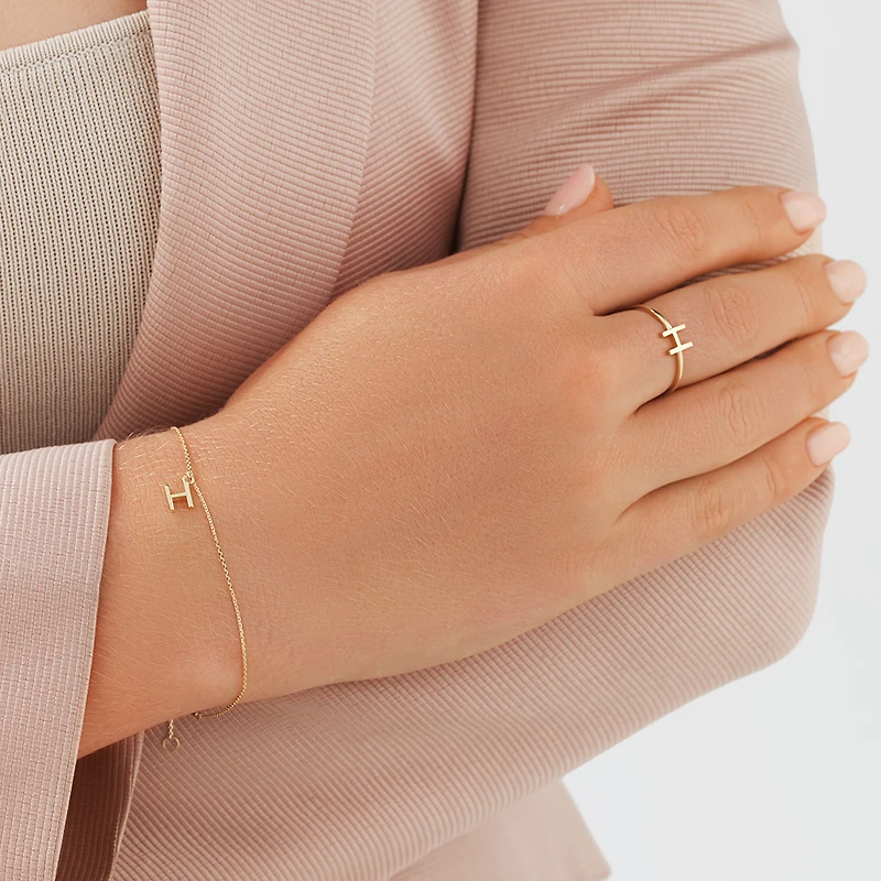 Collier à pendentif initiale H en or jaune 10 K