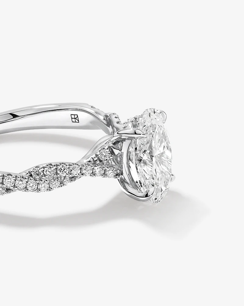 Bague de fiançailles en or blanc 14 carats avec diamant taille ovale 1,70 carat et anneau torsadé