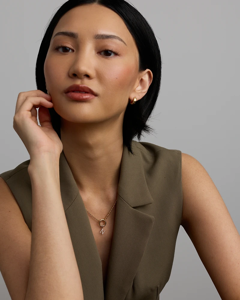 Pendentif initiale lettre N en diamant en or jaune 10 carats