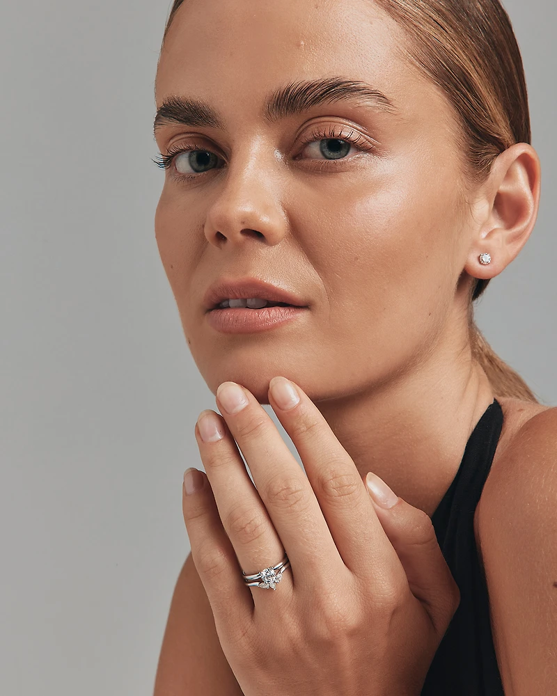 Bague de mariage courbée en diamant de 0,25 carat TW en forme de poire en or blanc 14 carats