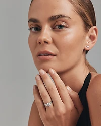 Bague de mariage courbée en diamant de 0,25 carat TW en forme de poire en or blanc 14 carats