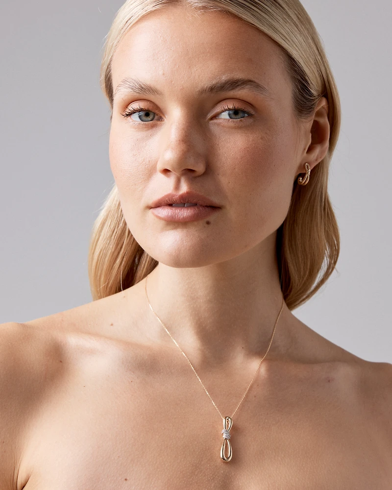 Boucles d'oreilles clous demi-créoles nœud en or jaune 10 kt