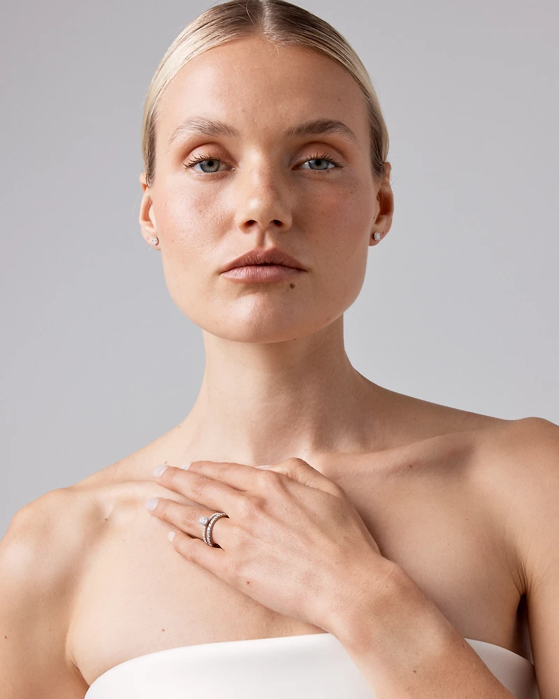 Alliance éternité en platine avec diamants totalisant 1 ct