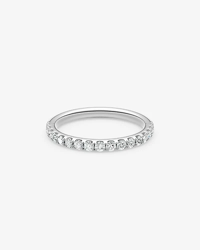 Alliance en or blanc 14 K avec diamants totalisant 0,50 ct