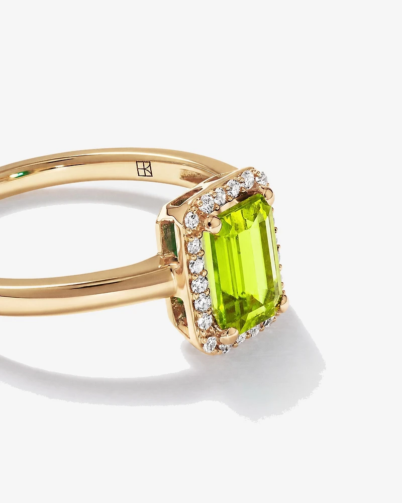 Bague halo Péridot taille émeraude avec diamants en or jaune 10 ct